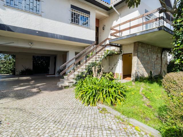 Oportunidade! Moradia T3 + T2 com Potencial de Rentabilização