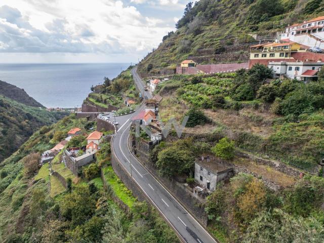 Oportunidade Moradia Tradicional com para reconstruir Potencial na Madalena do Mar!