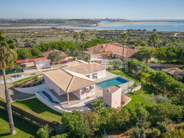 Oportunidade | Moradia Clássica T3+1 Á Venda Em Vale De Lama. 396m² Lagos