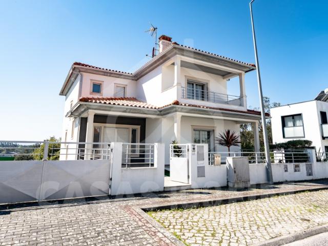 Oportunidade Moradia Individual T4 Azoia Leiria