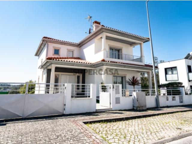 Oportunidade Moradia Individual T4 Azoia Leiria