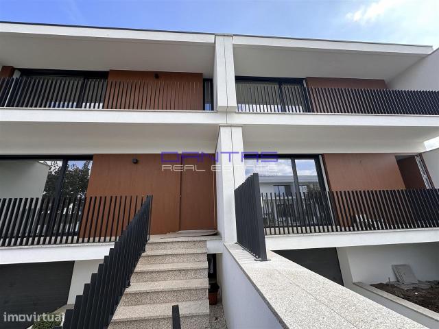 Oportunidade Moradia nova junto ao centro da Vila de Prado