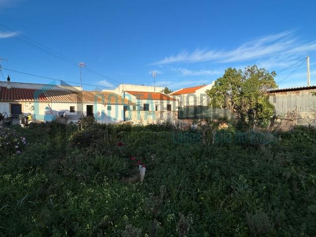 Oportunidade Moradia para Reconstrução bem localizada em Sagres