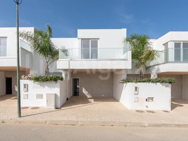 Oportunidade | Novas Townhouses modernas T3 com Vista Mar em. 160m² Sagres