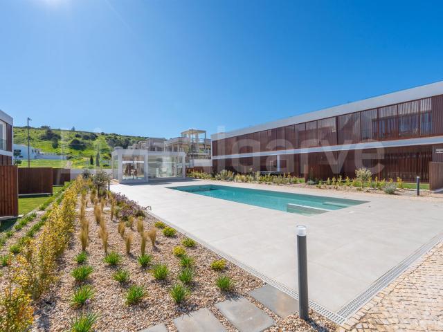 Oportunidade | Novo Apartamento T2 de Rés do chão com Jardim. 106m² Burgau