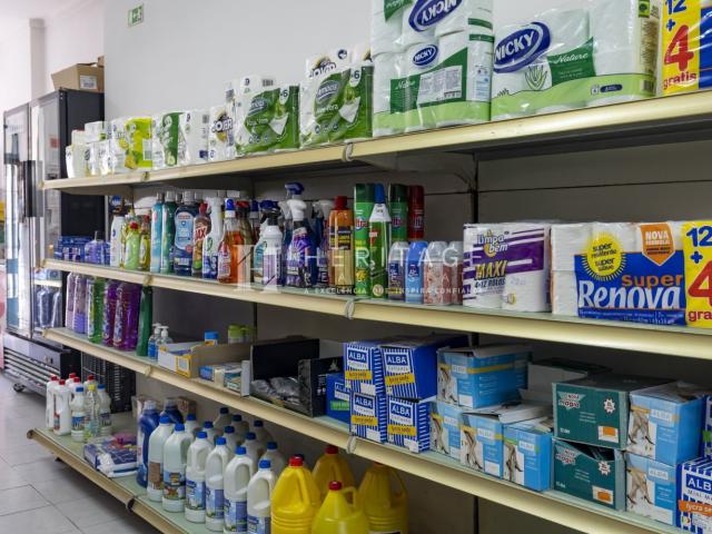 Oportunidade no Barreiro trespasse mercearia em funcionamento por 11.000