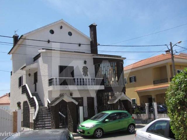 Oportunidade nica Moradia com Grandes reas e com Piscina na Quinta