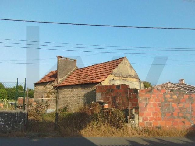Oportunidade nica: Runa com Terreno Espaoso no Centro das Quints!