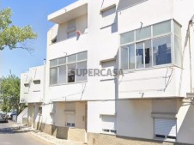 OPORTUNIDADE SEVEN HOUSE INVESTIMENTO COM ALTO POTENCIAL! Prédio habitacional no Olival de Basto, Odivelas