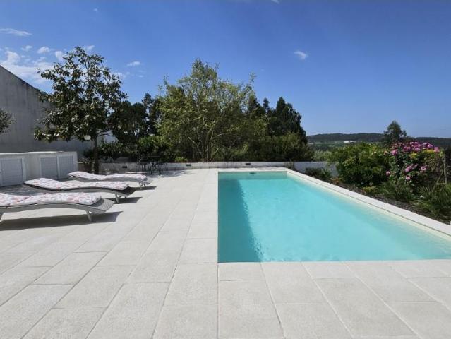 Oportunidade Rara! Moradia com charme em Santa Catarina Um. 188m² Santa catarina