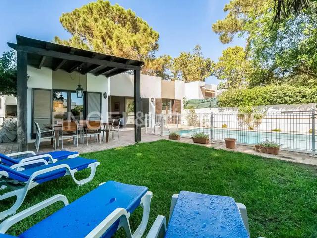 Oportunidade rara: Moradia V3 a 600m da praia 125m² Albufeira Olhos de Água