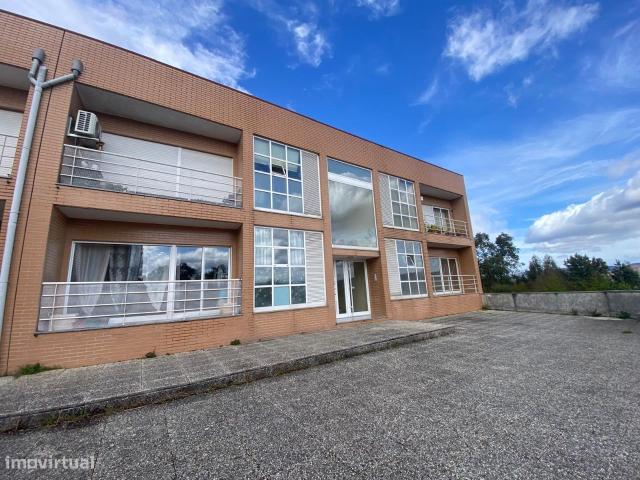 Oportunidade, T2 em Lever, com Varanda e Lugar Garagem duplo