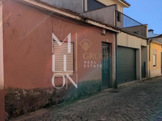 Oportunidade Única – Casa para Remodelação com Projeto Aprovado!