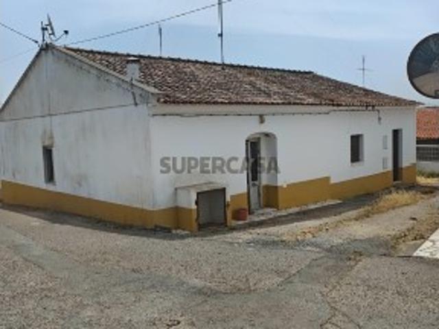 Espaço comercial, aguarda alteração de afetação para habitação. Oportunidade Única a 75.000€