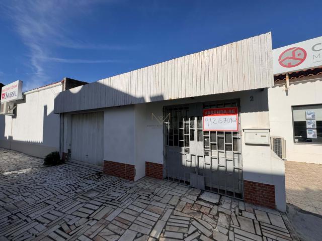 Oportunidade Única de Investimento na Zona Centro da Charneca de Caparica – 500m² com Potencial Comercial e Residencial