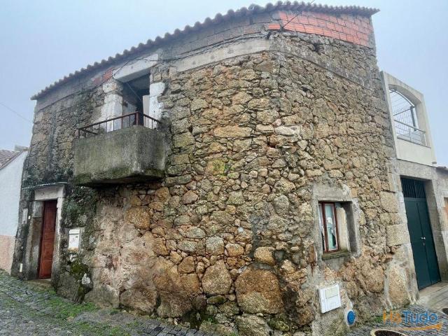 Oportunidade Única de Investimento e Sonho: Reconstrua a Sua História em Póvoa de Rio de Moinhos. 🏡  | 26064082356