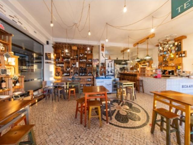 OPORTUNIDADE ÚNICA DE TRESPASSE GARRAFEIRA & CASA DE PETISCOS NO CORAÇÃO DE ALMEIRIM