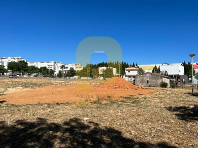 Oportunidade Única em Loulé, Algarve: Terreno Urbano para Desenvolvimento Residencial
