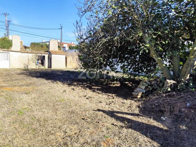 Oportunidade Única em Serra da Azóia – Ruína com Projeto
