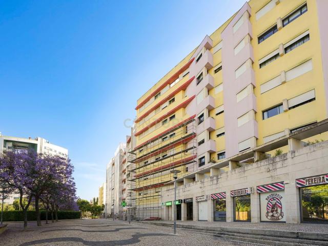 Oportunidade Única. Loja Comercial de 50m² no Parque das Nações Norte