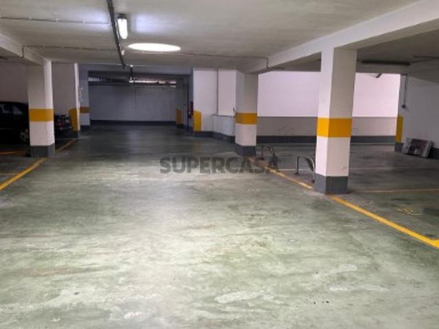 Oportunidade Única: Lugar de Garagem no Edifício Passagem Localização Premium