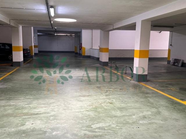 Oportunidade Única: Lugar de Garagem no Edifício Passagem Localização Premium