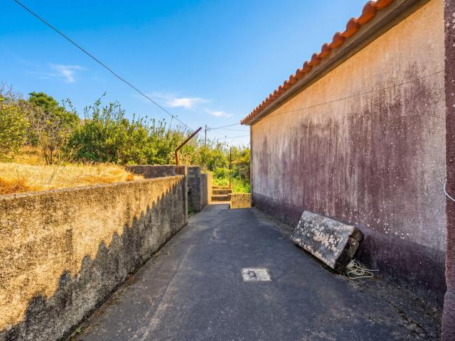 Oportunidade Única: Moradia T2 Tradicional nas Achadas da Cruz