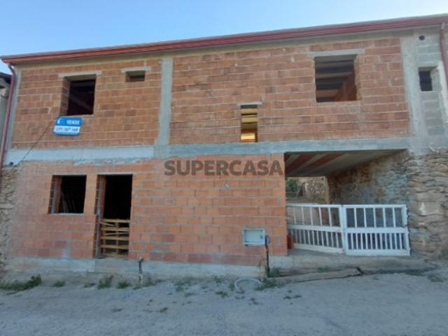 Oportunidade única: Moradia T4 em construção aldeia de Vilarinho dos Galegos/Mogadouro