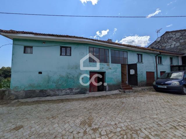 Oportunidade Única: Moradia para Restauro com Grande Potencial, Boticas