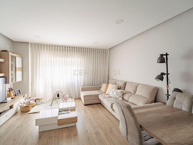 Oportunidade Única no Feijó | T3 Remodelado, 107 m² e Pronto a Habitar