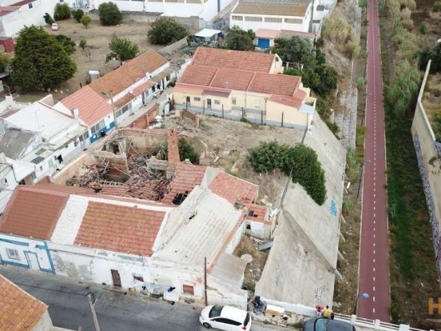 Oportunidade Única: Terreno Urbanizável no Centro do Montijo com Vista para o Rio | 26084063702