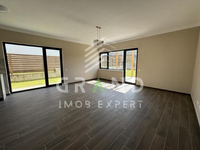 OPORTUNITATE!Casa individuala | 4 camere | 3 bai | Garaj | Terasa | Dezmir