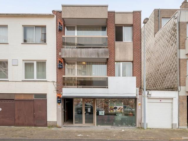 OPBRENGSTEIGENDOM 2 appartementen en handelspand te koo.