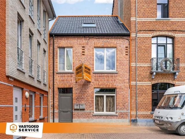 Opbrengsteigendom te koop in Leopoldsburg, Koningin Astridplein.