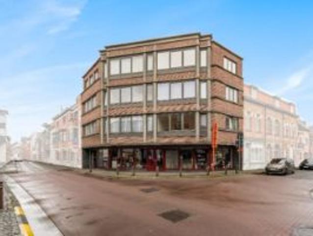 Opbrengsteigendom van 6 app + 1 winkelpand