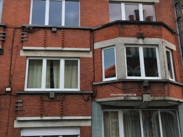 Opbrengsteigendom dichtbij het centrum bestaande uit 3 ruime appartementen