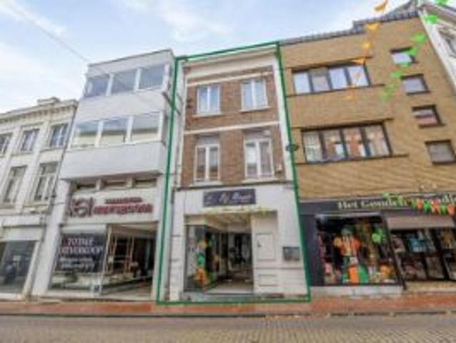 Opbrengsteigendom: handelszaak en duplex appartement