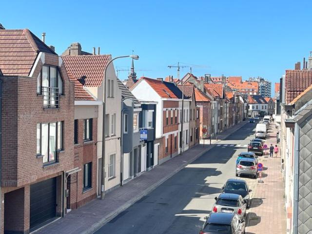 Opbrengsteigendom met 2 wooneenheden en garage te Heist