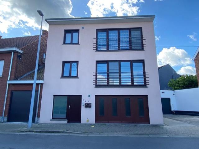 Opbrengsteigendom met 2 appartementen te koop in Waregem