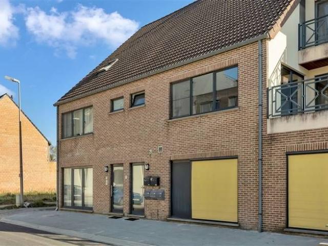 Opbrengsteigendom met 4 verhuurde appartementen en bouwgrond