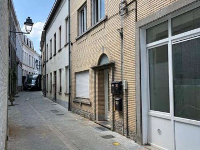 Opbrengsteigendom met potentieel in hartje Kortrijk!