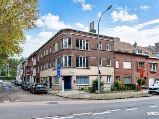 Opbrengsteigendom met zes appartementen en garage!