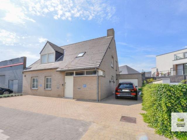 Opbrengsteigendom praktijkwoning met te verhuren 1 slaapkam