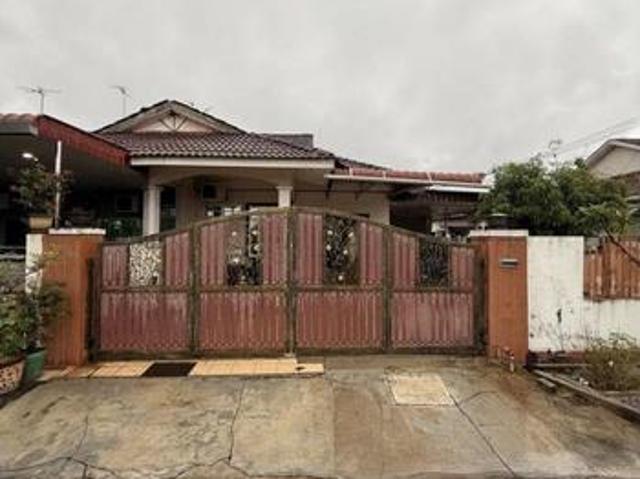 Open Facing Taman Seri Serdang Teres Corner Lot Renovated
