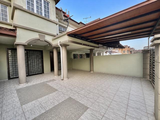 Open Facing Double Storey Jalan Nuri Bandar Putra Kulai For Sale