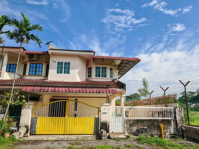 Open facingDouble Storey Endlot with extra land