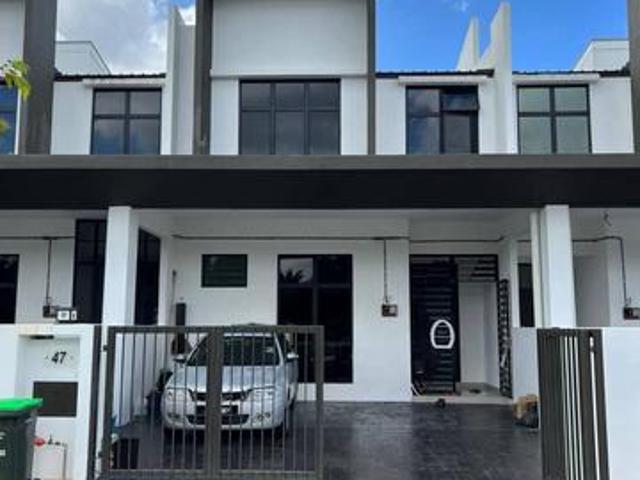 Open FacingGated GuardedLa Casa Lunas