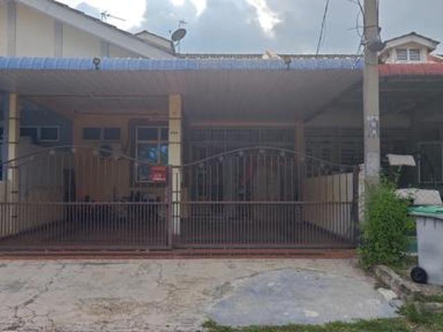 Teres 15 Tingkat Renovated Hadap Padang Freehold Harga RM290K