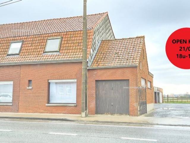 OPEN HUIS VRIJDAG 21/03 van 18u tot 19u. Mooi en rustig gelegen hoekwoning met 3 slpkmrs, garages, grote tuin, werkplaats en moo