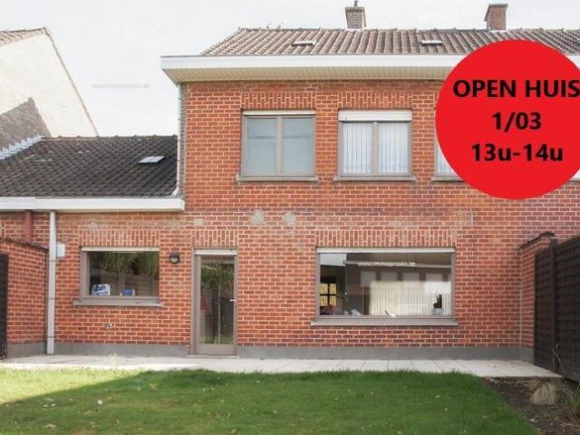 INSTAPKLAAR. Rustig gelegen en heel verzorgde woning in een doodlopende straat met 3 slpks, tuin en garage. Opp 237m². Ref.1638